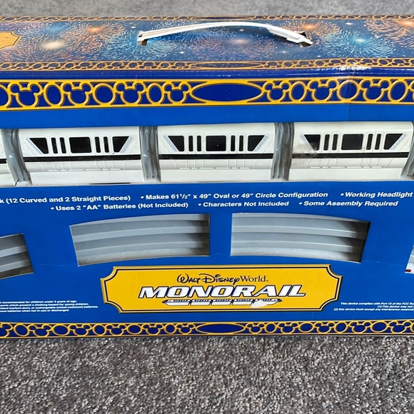 Walt Disney World Monorail set  in box  and Contemporary Resort set in box - Picture 6 of 15